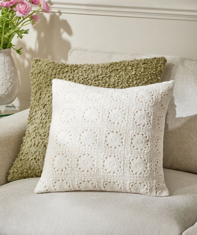 Crochet stitch detail and yarn texture 05